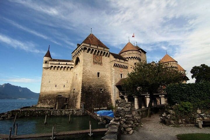 Full Day Private Tour to Geneva - Montreux and Chillon Castle  2