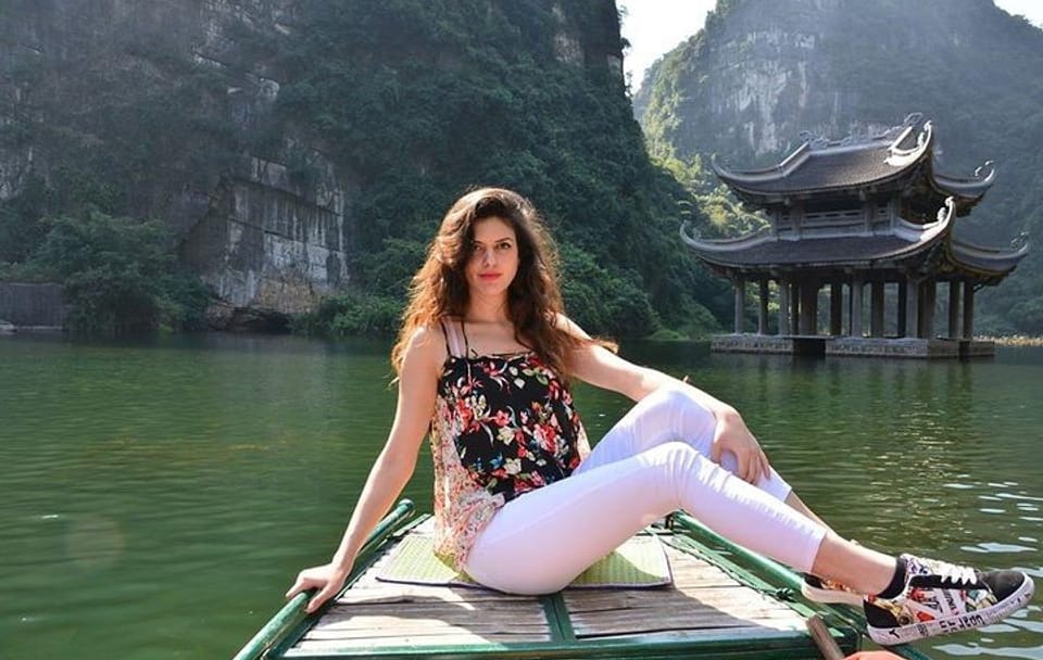 Ninh Ninh daily tour: Am Tien Cave- Mua Cave and Trang An boat ride