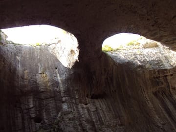 Prohodna Cave