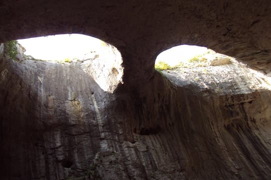 Eyes of God, Saeva Dupka Caves and the Blue Ostrich Farm - Private Day Trip