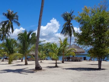 Private Island Hopping Tour to Luli, Cowrie, and Pambato Reef in Puerto Princesa
