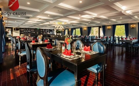 Luxury 2-Day Cruise and Kayaking in Ha Long Bay