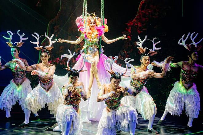 Simon Cabaret: Phuket’s Ladyboy Glamour Show photo 6