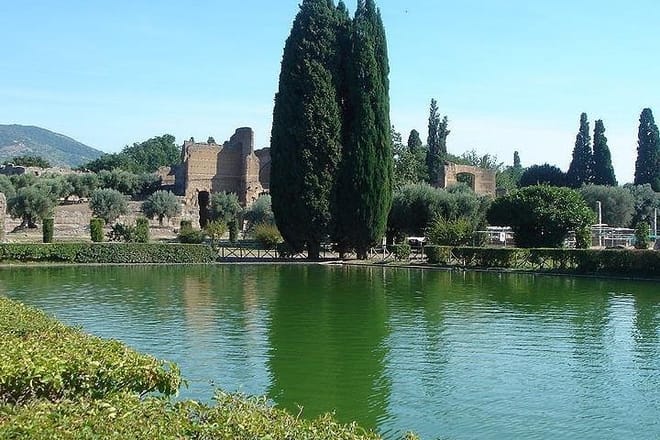 Hadrian's villa, Pecile