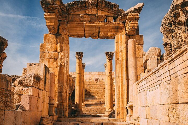 Private Tour of Jerash and Ajloun: Explore Ancient Roman Ruins