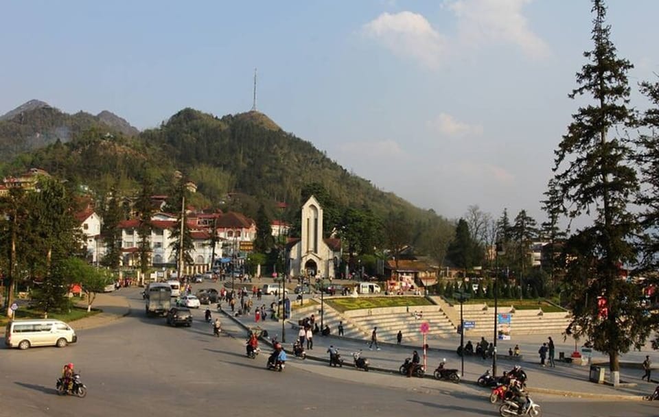 Sapa Experience 2D1N with Overnight Hotel from Hanoi by Limousine