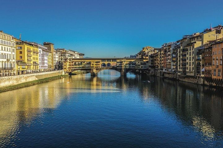Panoramic view of Ponte Vecchio on the Arno River 