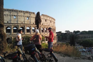 Private Night Bike Tour of Rome with Views of the Forum