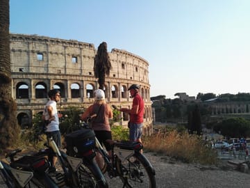 Private Night Bike Tour of Rome with Views of the Forum