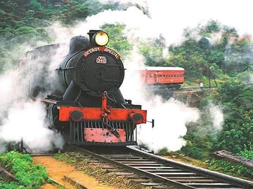 Two-Day Scenic Train and Car Tour in Nuwara Eliya, Sri Lanka