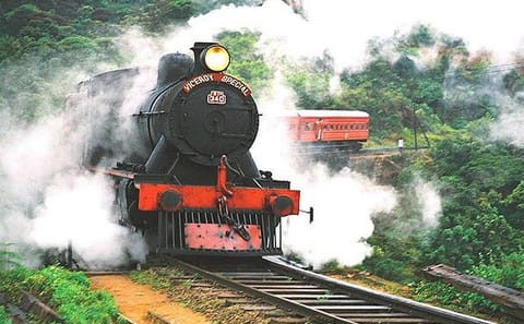 Two-Day Scenic Train and Car Tour in Nuwara Eliya, Sri Lanka