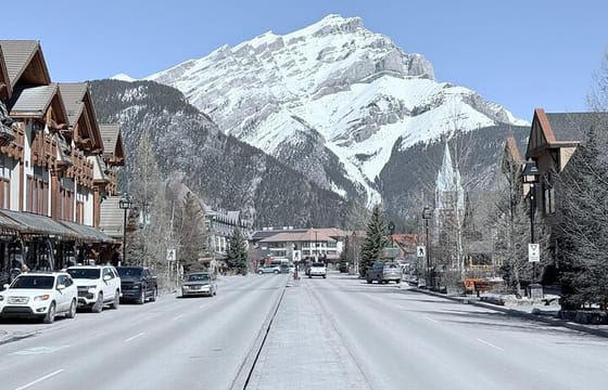 Banff Region Highlights Tour Lake Louise and More