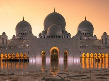 Dubai to Abu Dhabi: Grand Mosque, Emirates Palace and Corniche