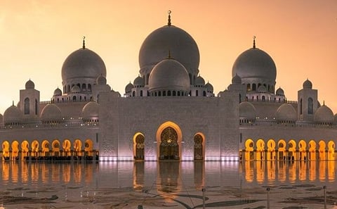 Dubai to Abu Dhabi: Grand Mosque, Emirates Palace and Corniche