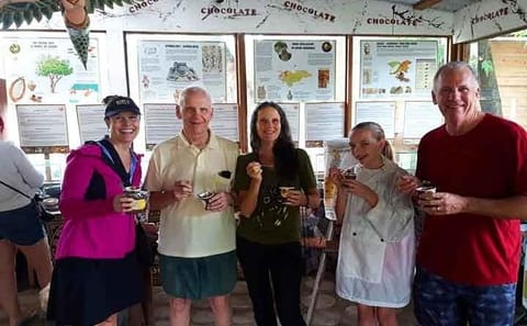 Roatan Day Tour: Sloths, Chocolate Factory, and Beach Visit