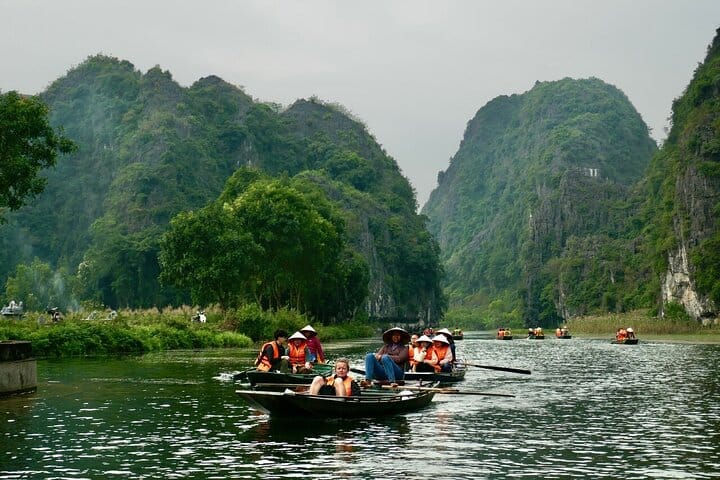 1 Day Ninh Binh Guided Tour from Hanoi by Limousine (Group of 9)