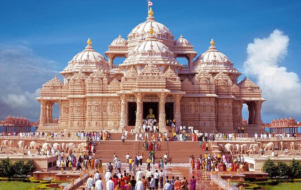 Private Tour of Akshardham Temple, Lotus Temple & Iskcone Temple in Delhi