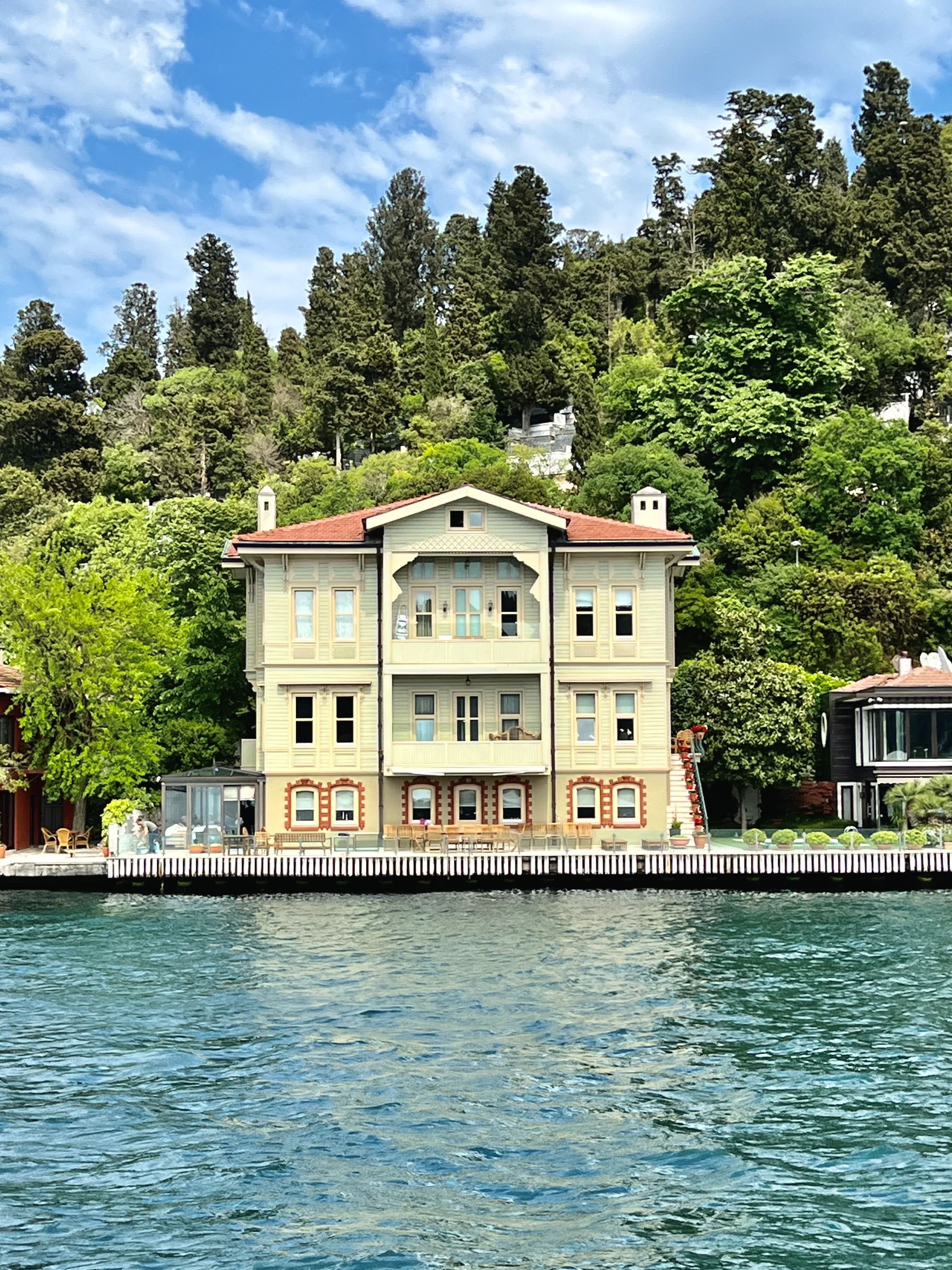 Istanbul bosphorus tour, Turkish wooden houses
