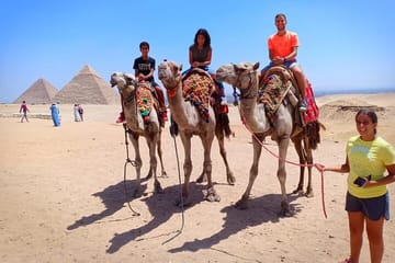 Private Tour of Giza Pyramids and Sakkara in Cairo
