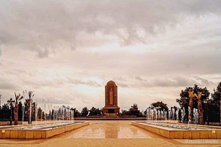 Nizami_Ganjavi_mausoleum_in_Ganja,_Azerbaijan_Ganja_tour
