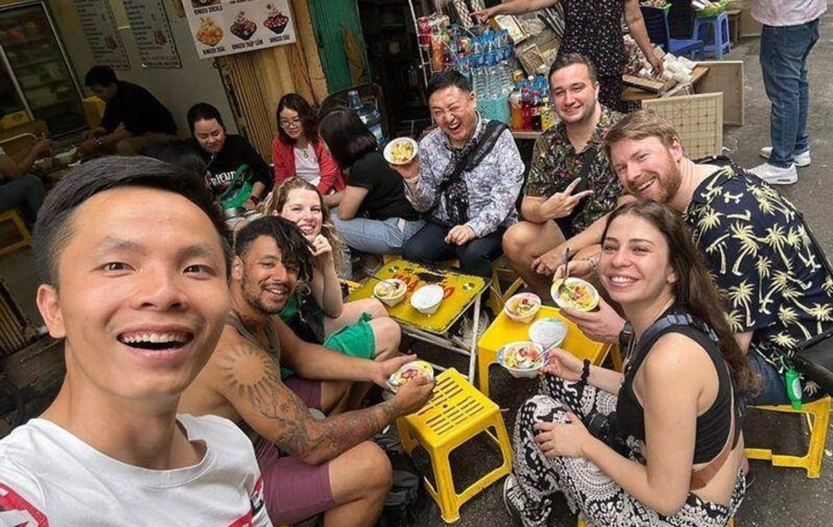 Small Group Hanoi Walking Street Food Tour with Real Foodies