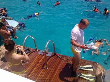 Hurghada Dolphin House Snorkeling Boat Trip with Hotel Pickup (8 Hours)