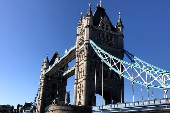 Half Day Traditional Private London Tour by Walking & Public Transportation 4