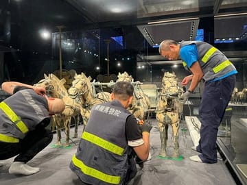 Private Tour of Terracotta Warriors and Lishan Garden in Xi'an