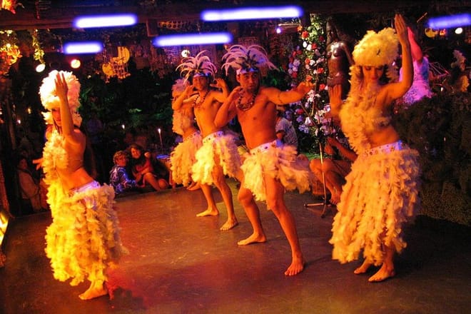 Private Night City Tour with San Cristobal Hill And Dinner Show