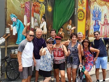 Guided Chinatown and Botanic Garden Tour in Singapore
