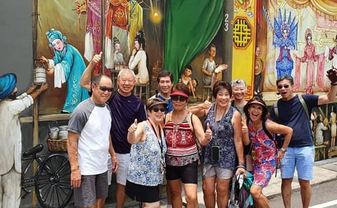 Guided Chinatown and Botanic Garden Tour in Singapore