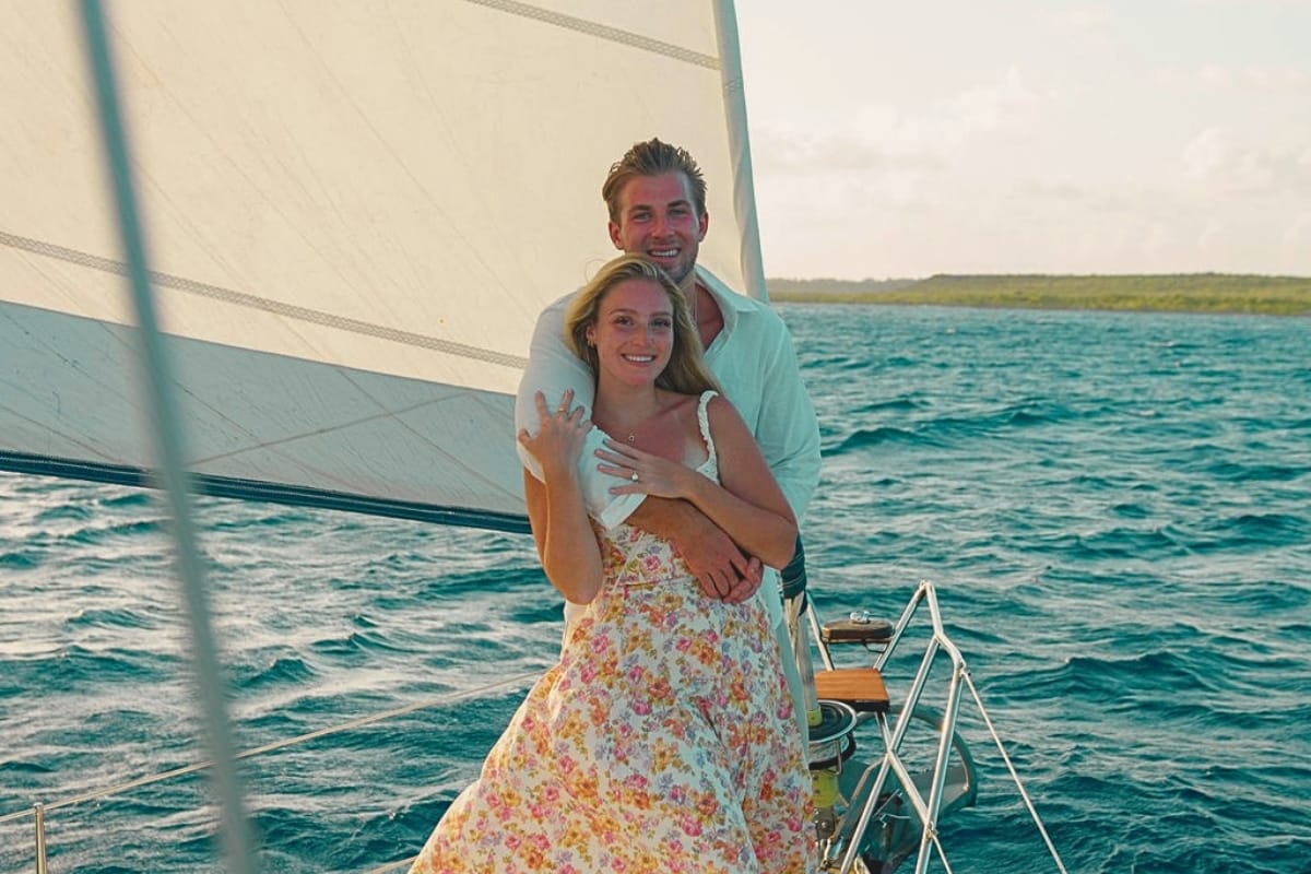 Happy couple celebrating engagement at sunset on sailing yacht with Maxie Sailing Curacao