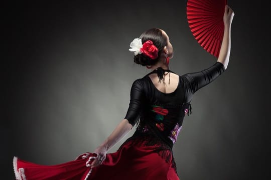 Private Barcelona Walking Tour with Flamenco Show & Tapas Dinner