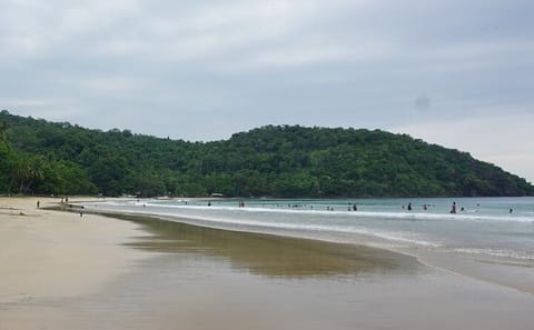 Puerto Princesa Shore Excursion: Beach and City Tour