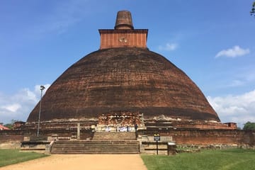 Anuradhapura and Aukana Cultural Tour from Habarana