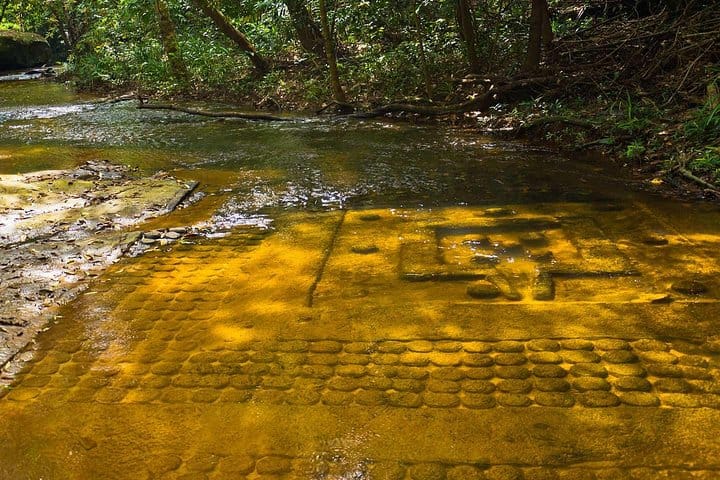 Trekking tour to Kbal Spean and Banteay Srei from Siem Reap