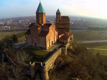 4 Full days in Georgia with private tour, free aiport