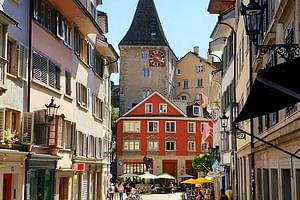 Einstein in Zurich: Walk in Time Exploration Game and Tour