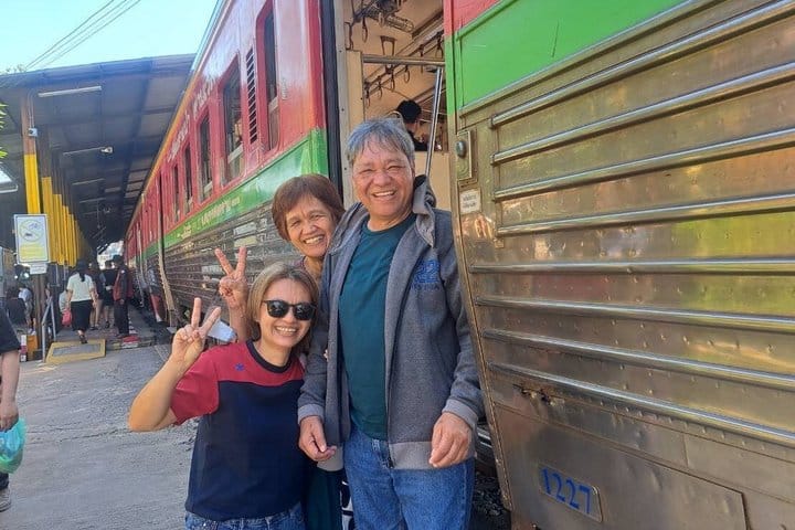 Maeklong Railway Market