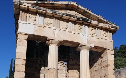 Private Full Day Tour of Delphi and Arachova from Athens
