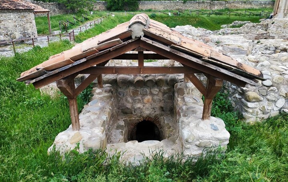 Dzama Gorge Jeep Tour from Tbilisi: Bateti Lake & Ruisi