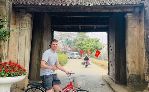 Hanoi Private Tour explore Duong Lam Village,Traditional Crafts