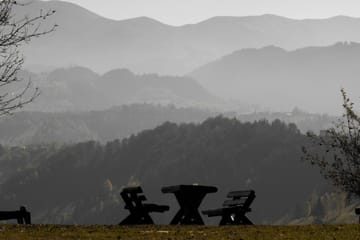 Small-Group Hiking Tour of Romanian Mountain Villages from Brașov