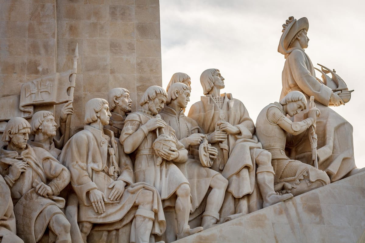 Lisbon Afternoon: Private Tour with Monuments and Fado Dinner