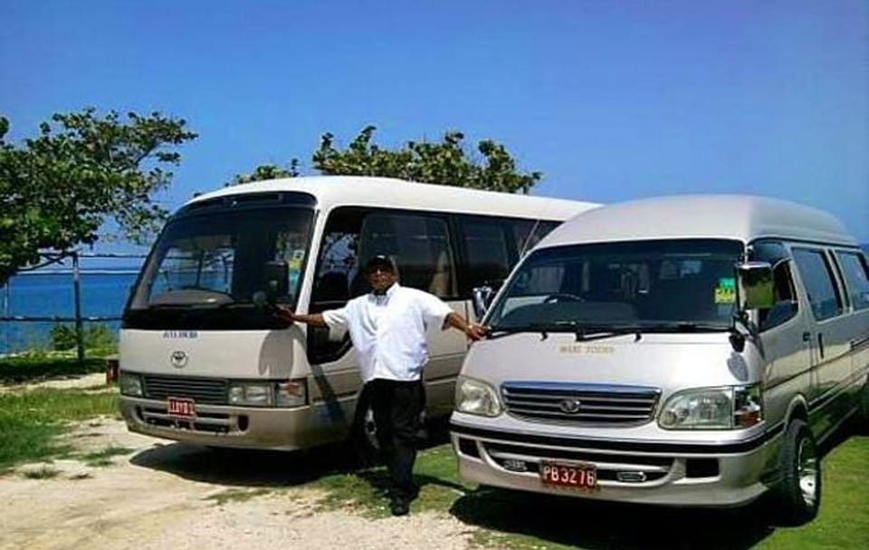 Private Big Bus Tour with Tastings in Dixon Cove, Honduras