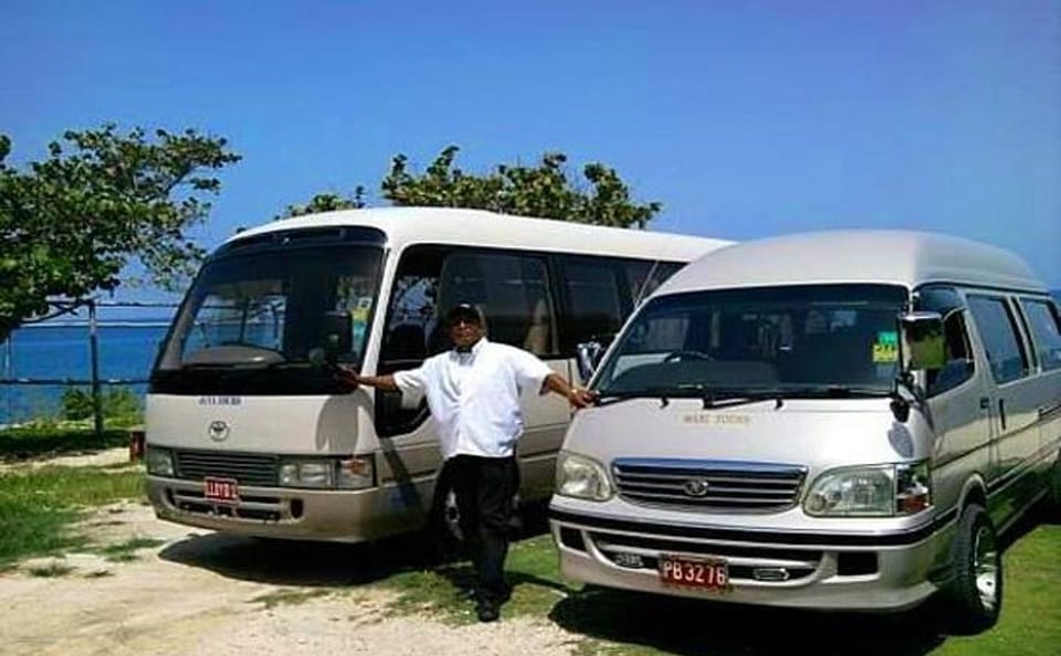 Private Big Bus Tour with Tastings in Dixon Cove, Honduras