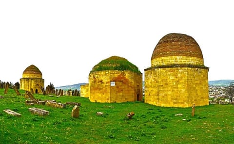 Private 3-Night Cultural Tour of Baku and Gobustan