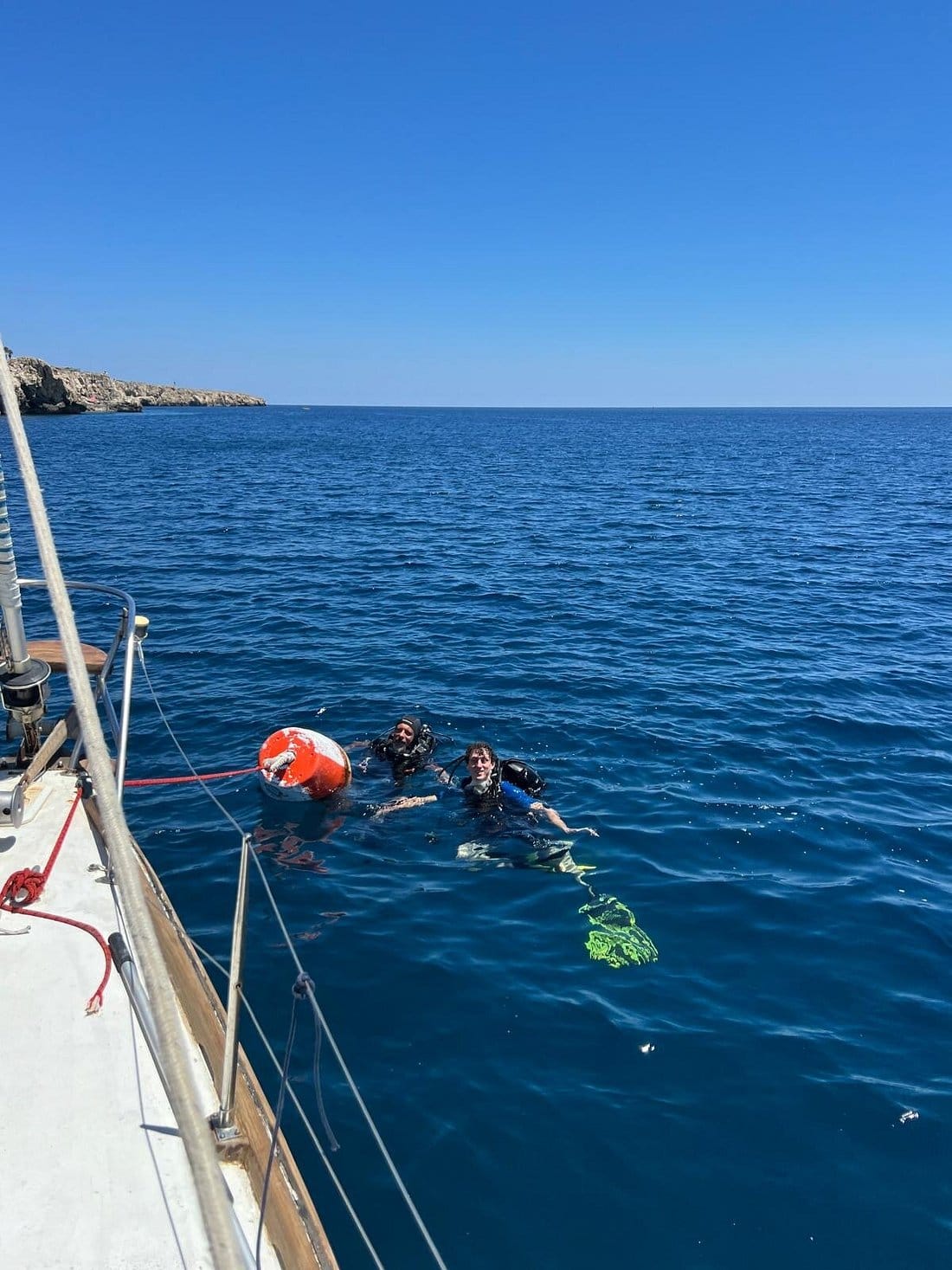 Tour participants scuba diving in Siracusa