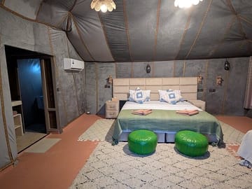 Luxury Camping Adventure with Camel and Jeep in Merzouga