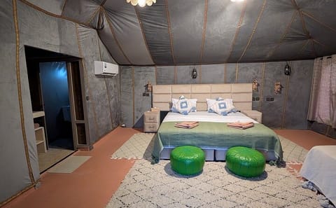 Luxury Camping Adventure with Camel and Jeep in Merzouga